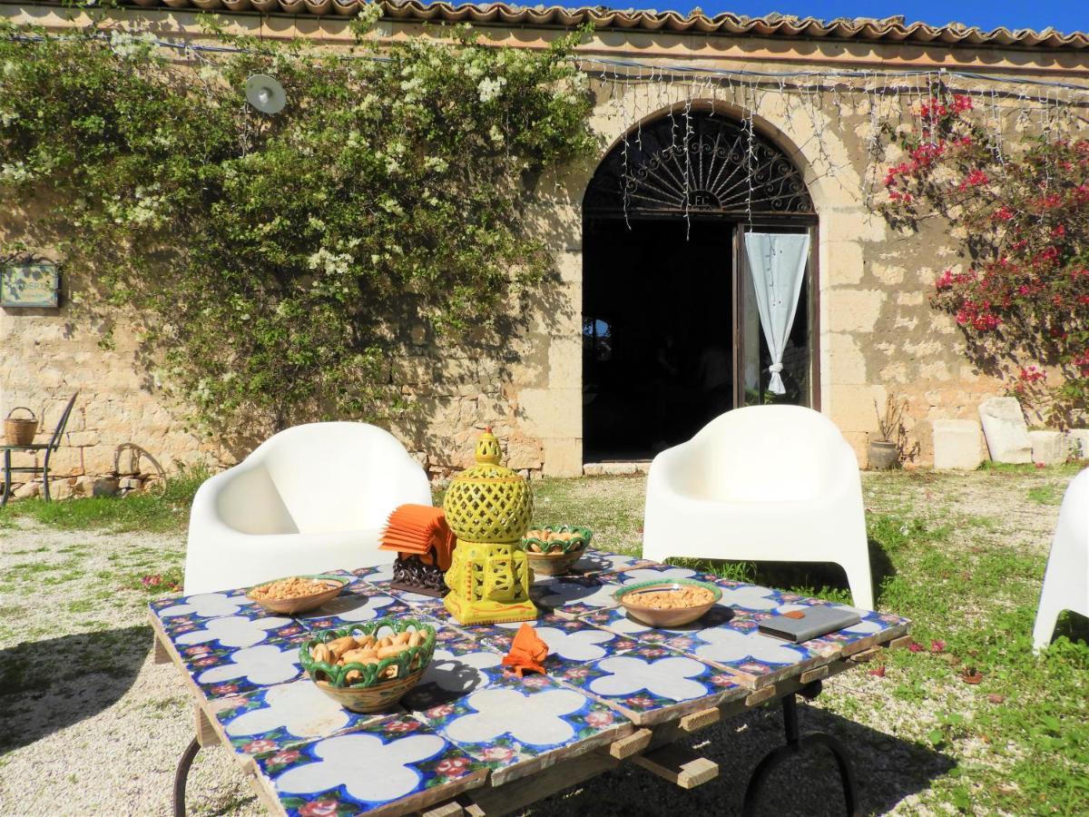 Il Baglio Di Kharrub Rural Guest House Pozzallo Zewnętrze zdjęcie